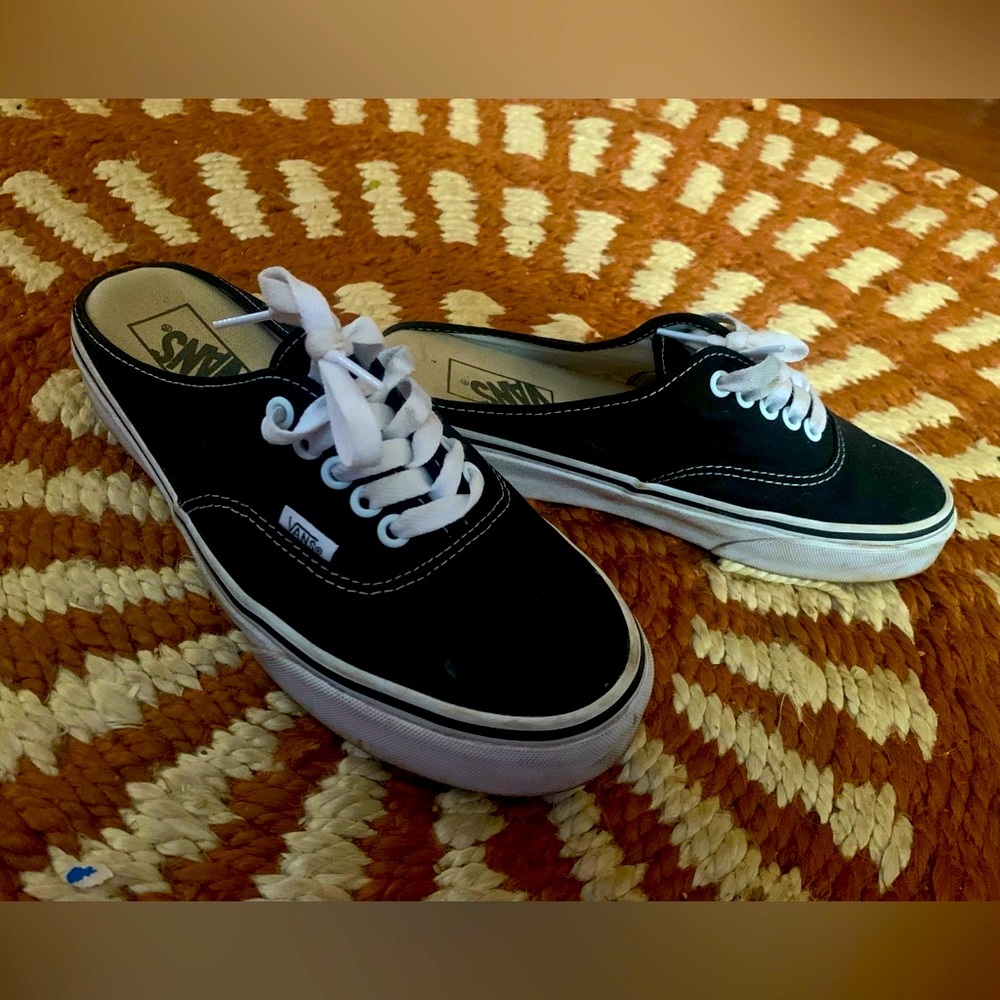 🛹Slip On Classic Black Vans 🛹 Size US 8 Womens ✨